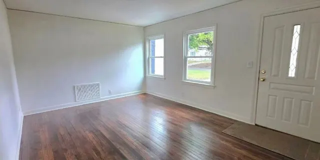 Photo 5 — 6920 E 5th Street, Tulsa, OK 74112