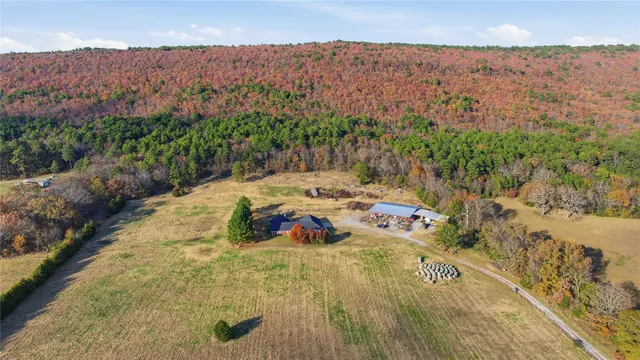 Photo 5 — 2800 NW 1010th Avenue, Wilburton, OK 74578