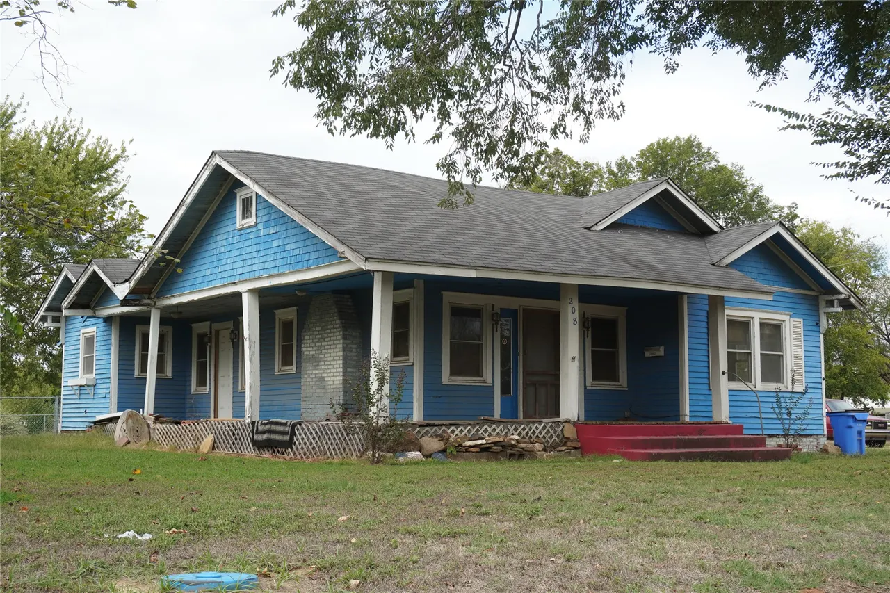 Front exterior — 208 NW 5th Street, Checotah, OK 74426