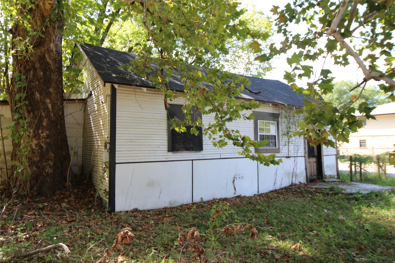 Photo 2 — 523 W Plum, Durant, OK 74701