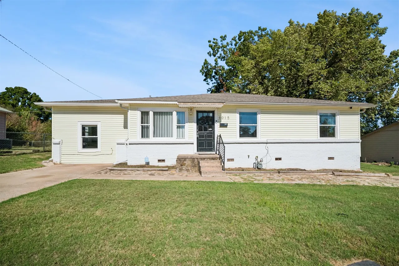 Front exterior — 1015 Washington Avenue, Sand Springs, OK 74063