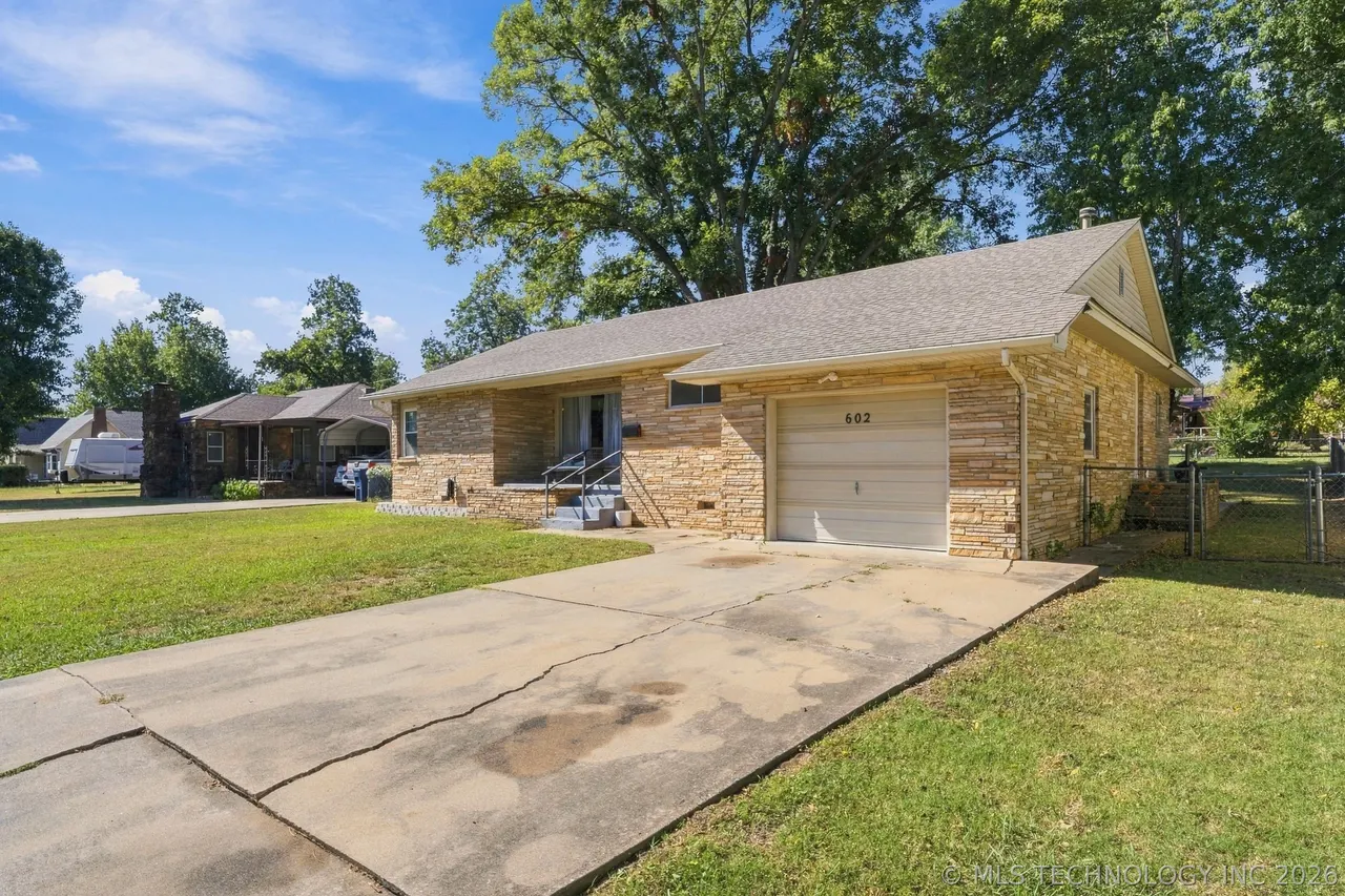 Photo 2 — 602 N C Avenue, Cleveland, OK 74020