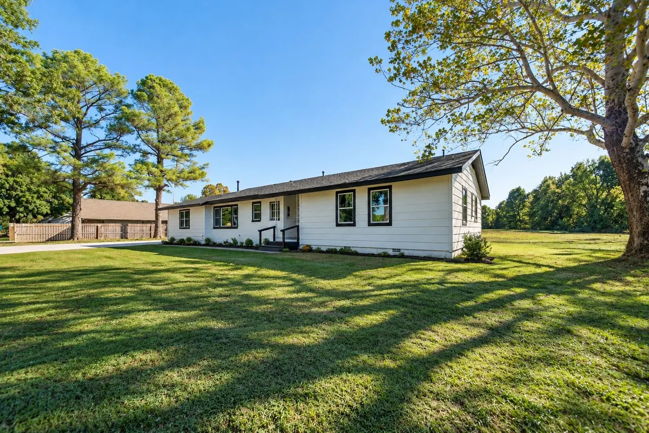 Photo 3 — 705 N Elliott Street, Pryor, OK 74361