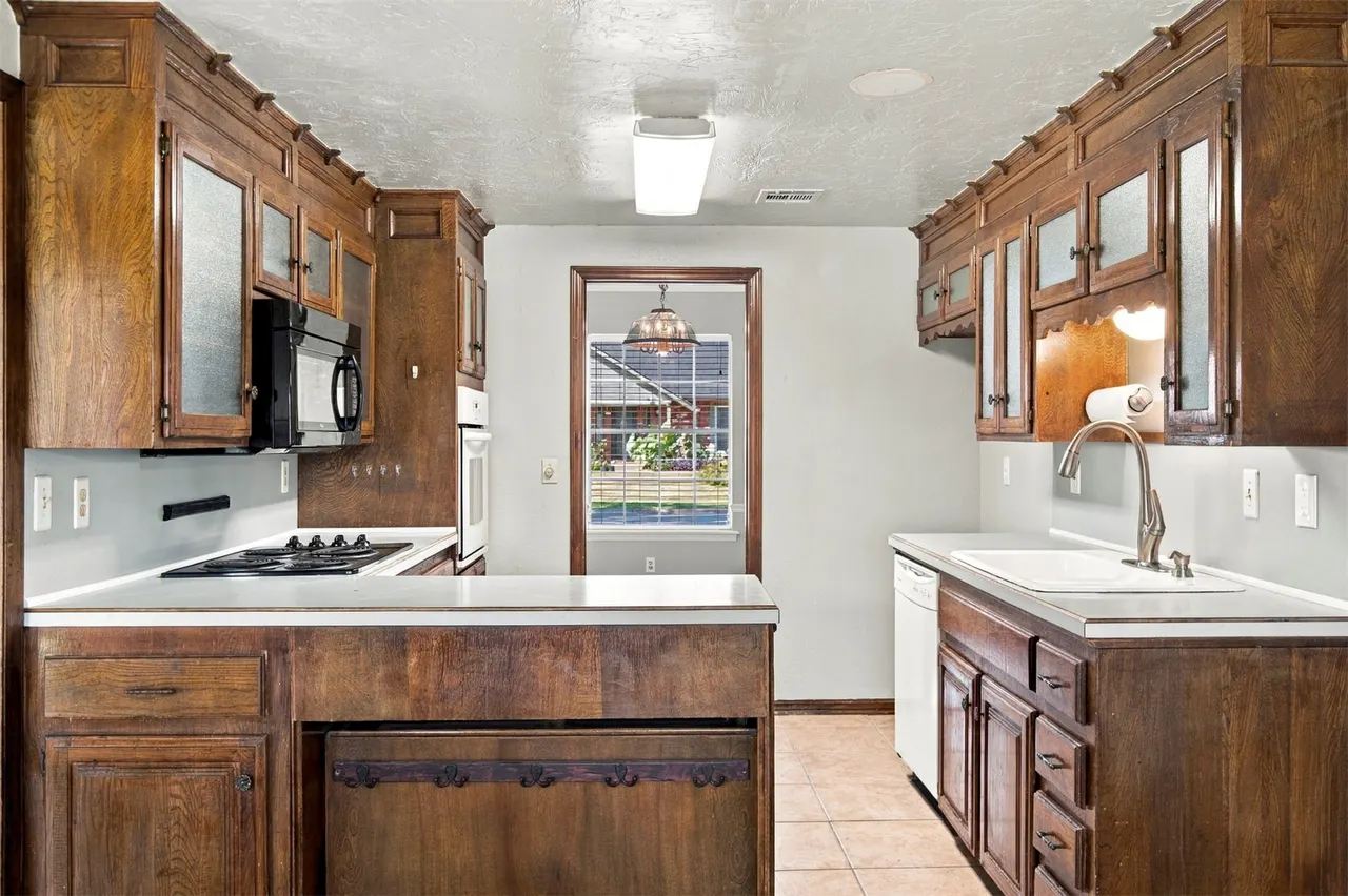 Photo 6 — 3835 S 99th East Avenue, Tulsa, OK 74146