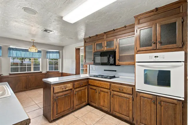 Photo 8 — 3835 S 99th East Avenue, Tulsa, OK 74146