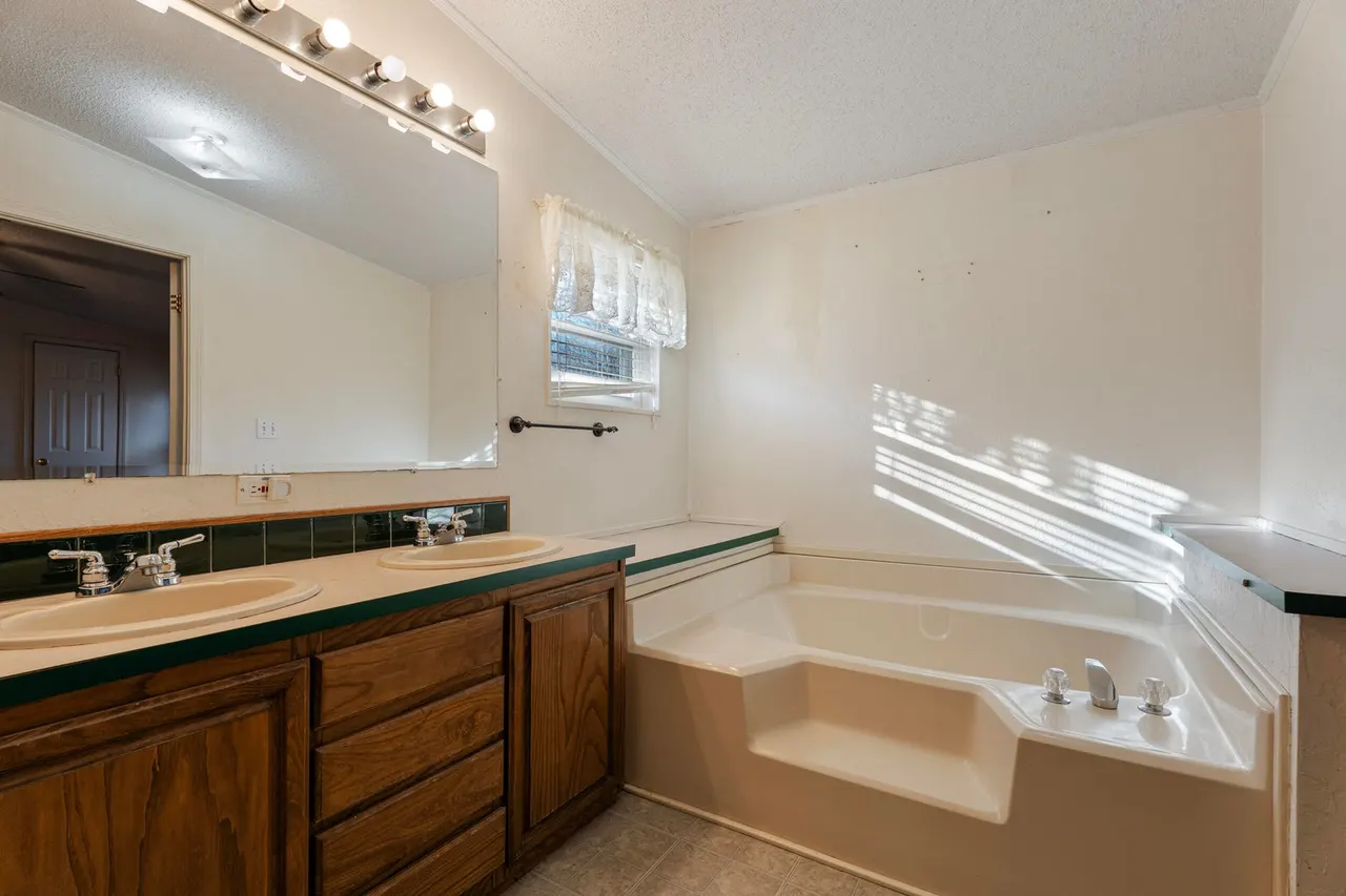 Photo 12 — 61901 E 288 Road, Grove, OK 74344