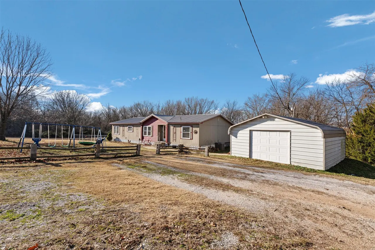 Photo 2 — 61901 E 288 Road, Grove, OK 74344