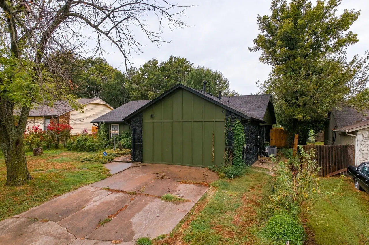 Photo 2 — 3328 S 142nd EastAvenue, Tulsa, OK 74134