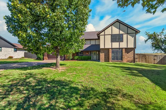 Photo 2 — 438 Chisholm Circle, Bartlesville, OK 74006