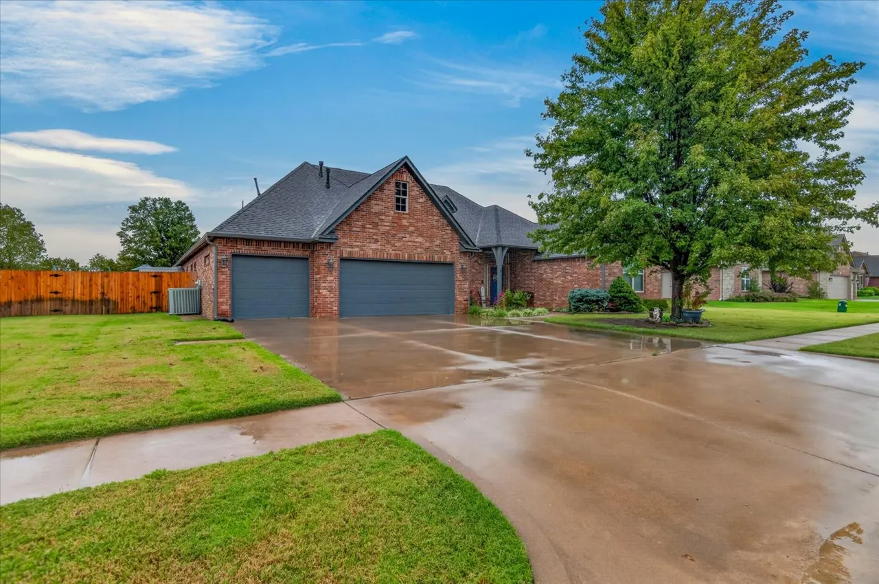 Front exterior — 220 Pepper Grass Court, Bartlesville, OK 74006