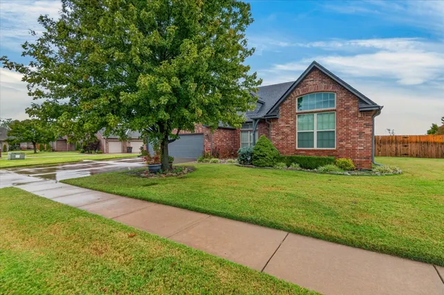 Photo 3 — 220 Pepper Grass Court, Bartlesville, OK 74006