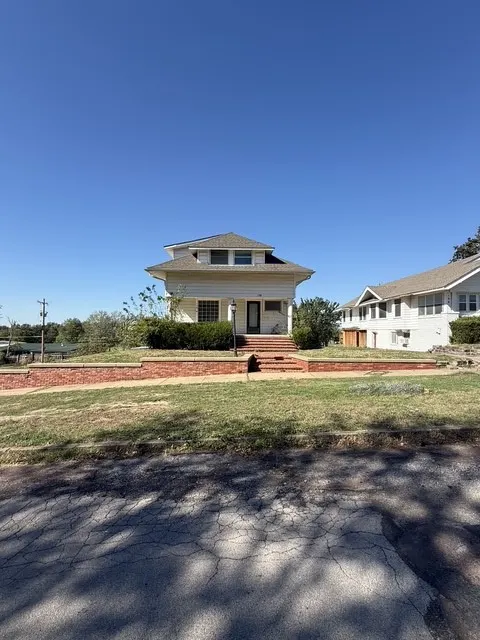 Photo 2 — 110 S Hickory Street, Nowata, OK 74048