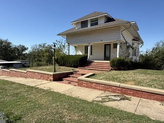 Photo 3 — 110 S Hickory Street, Nowata, OK 74048