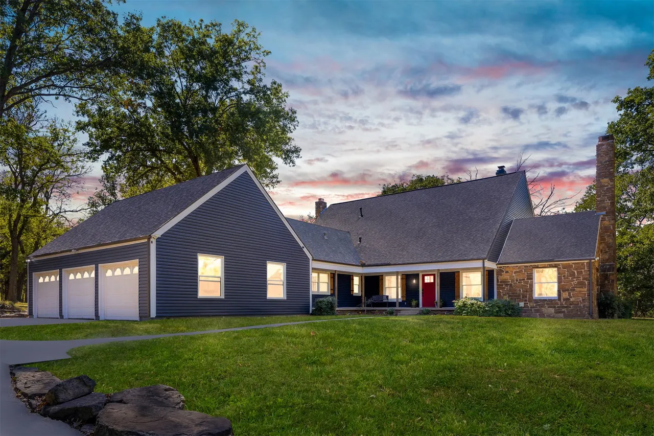 Front exterior — 2901 N Lowry Lane, Claremore, OK 74017