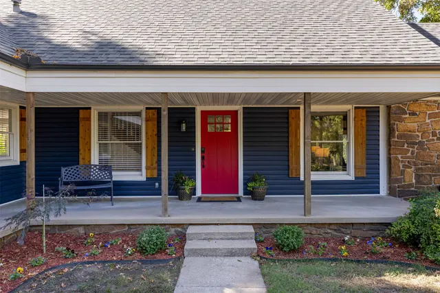 Photo 2 — 2901 N Lowry Lane, Claremore, OK 74017