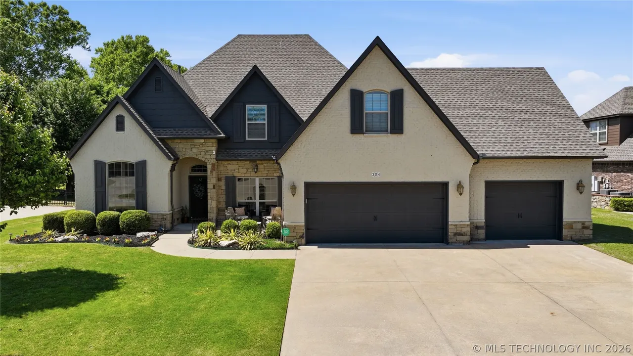 Front exterior — 304 S 76th Street, Broken Arrow, OK 74014