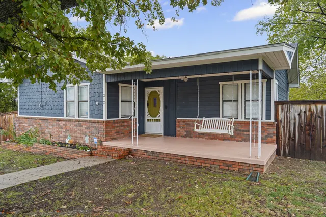Photo 6 — 212 S Locust Street, Locust Grove, OK 74352
