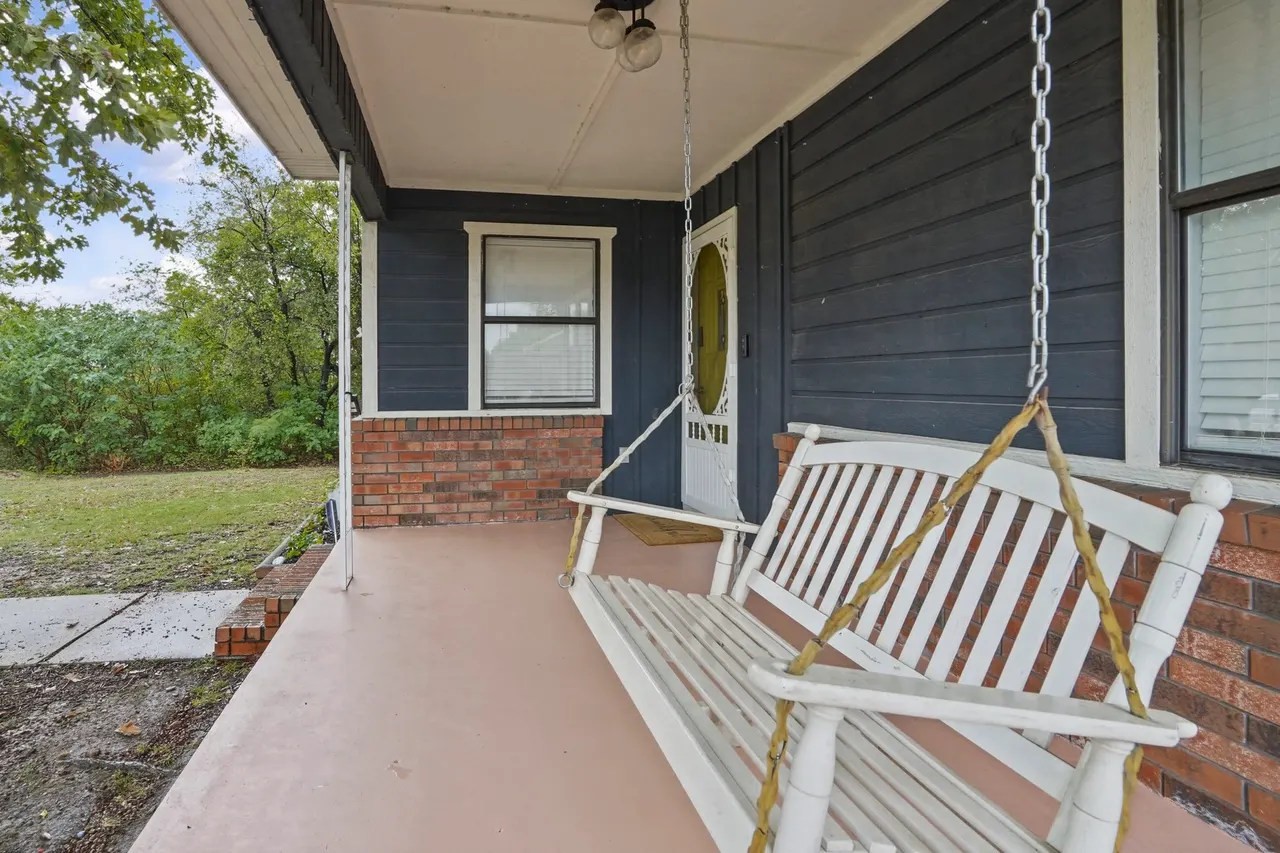 Photo 7 — 212 S Locust Street, Locust Grove, OK 74352