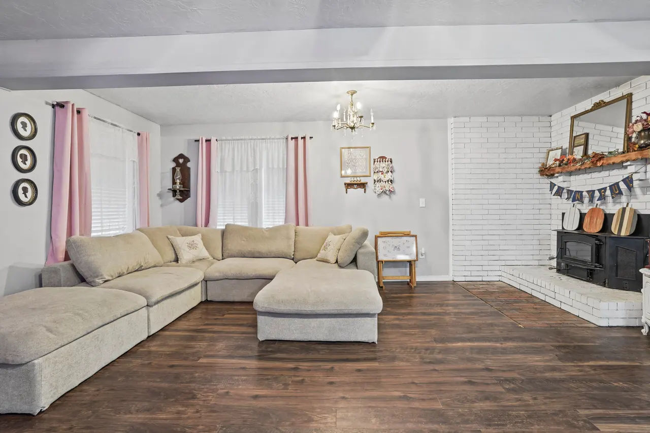Photo 11 — 212 S Locust Street, Locust Grove, OK 74352