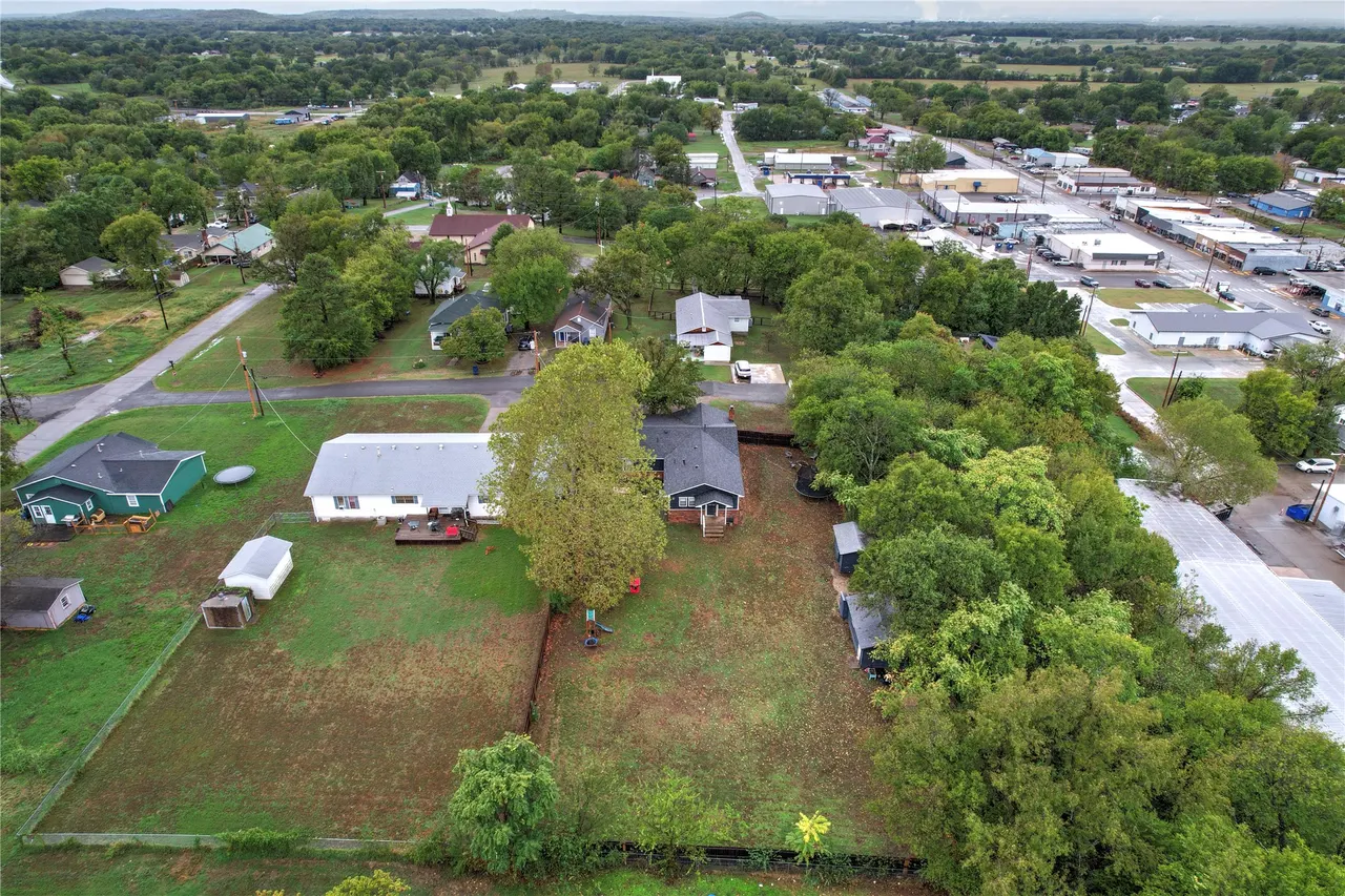 Photo 52 — 212 S Locust Street, Locust Grove, OK 74352