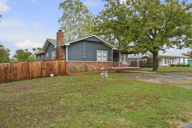Photo 4 — 212 S Locust Street, Locust Grove, OK 74352