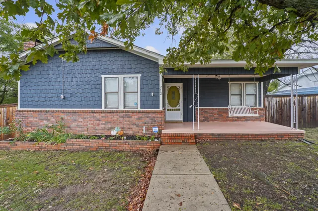 Photo 5 — 212 S Locust Street, Locust Grove, OK 74352