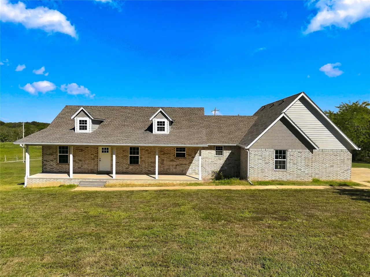 Front exterior — 16068 W Jones Road, Tahlequah, OK 74464