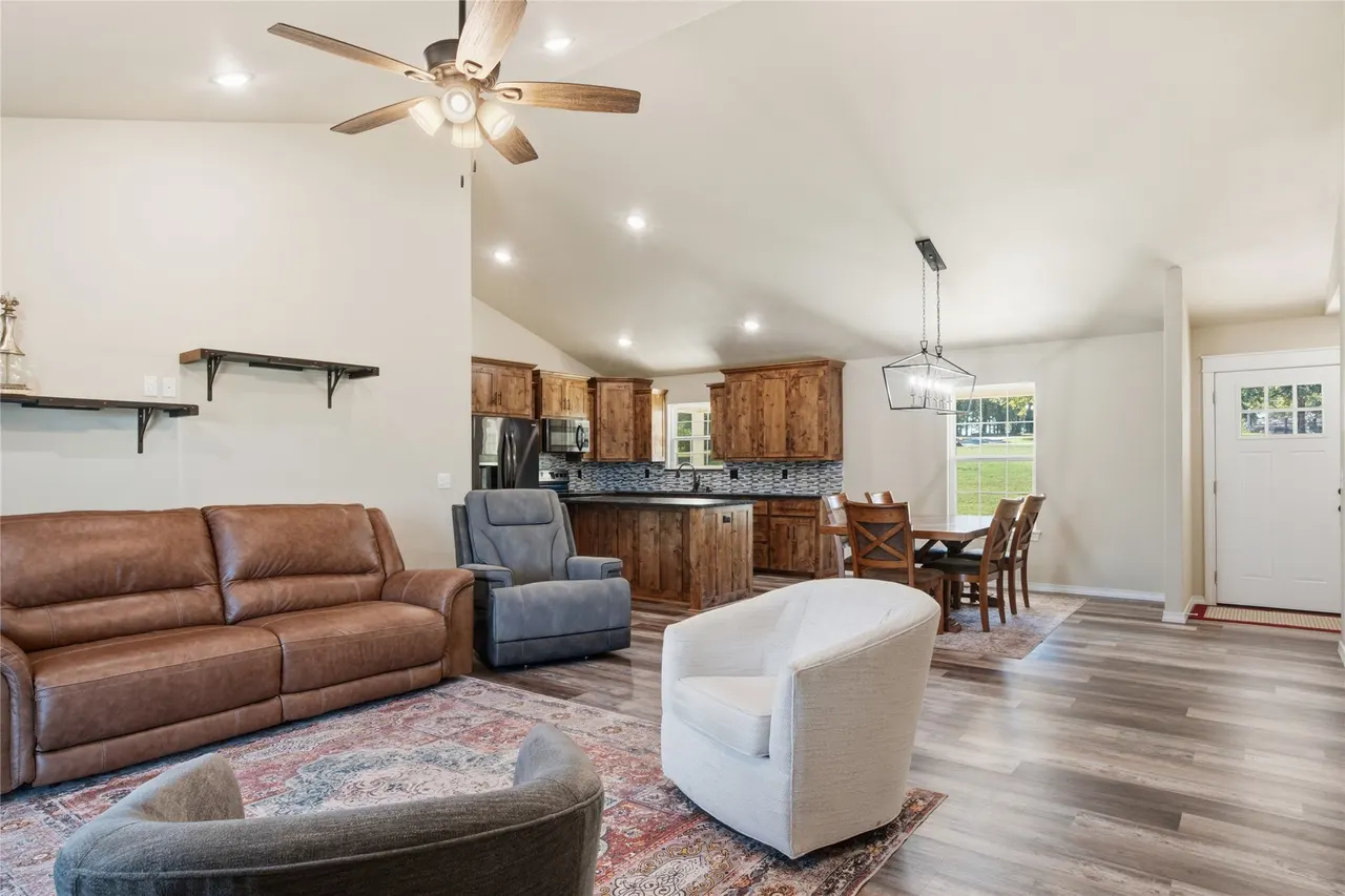 Photo 15 — 16068 W Jones Road, Tahlequah, OK 74464
