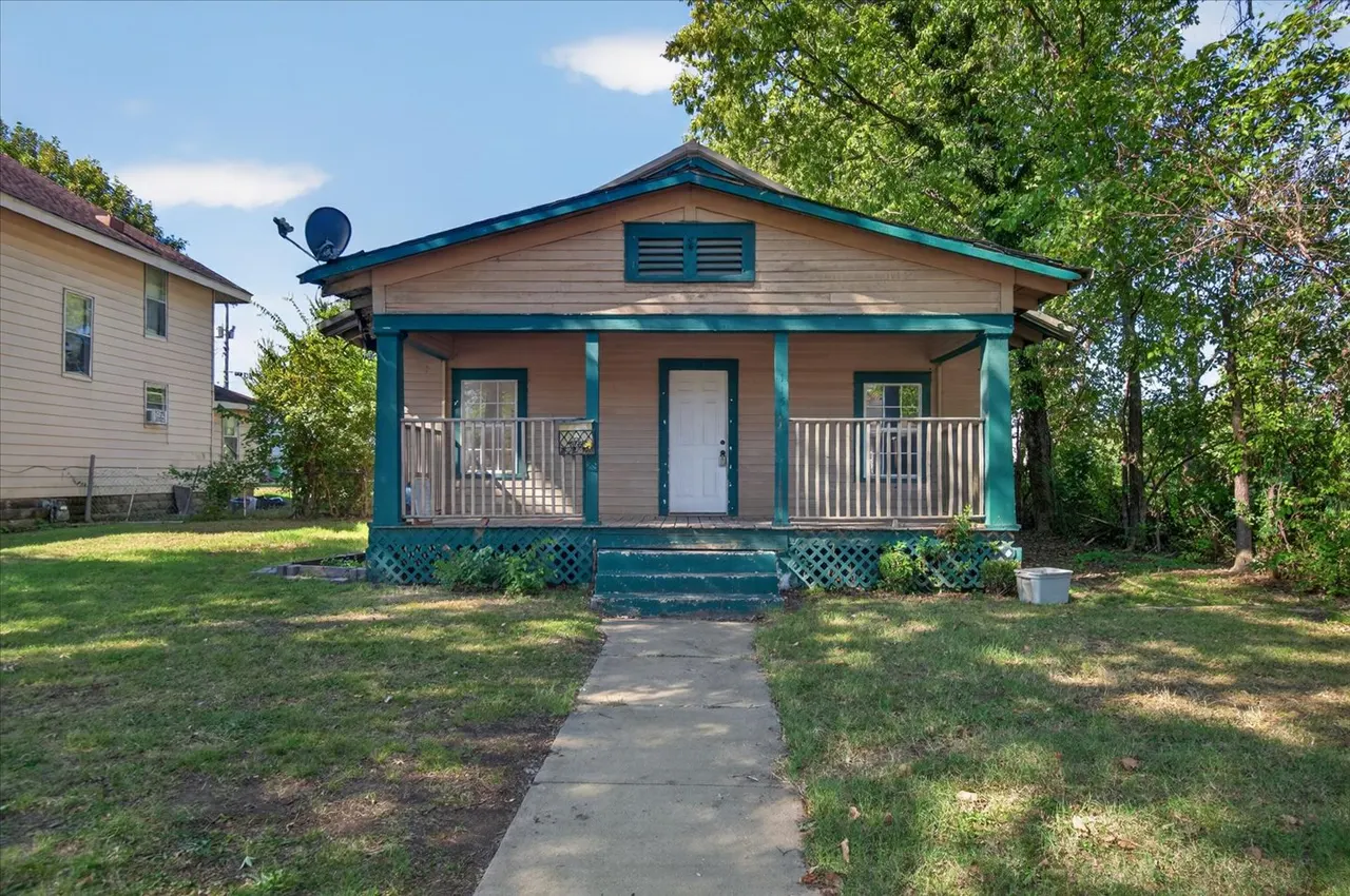 Front exterior — 115 S Creek Avenue, Bartlesville, OK 74003