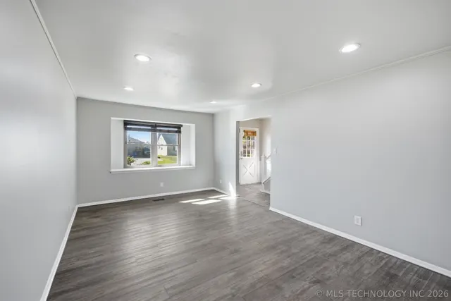 Photo 7 — 9447 E 40th Place, Tulsa, OK 74145