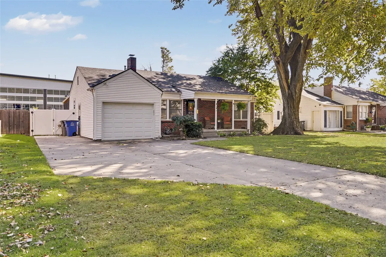 Photo 3 — 4241 S Owasso Avenue, Tulsa, OK 74105