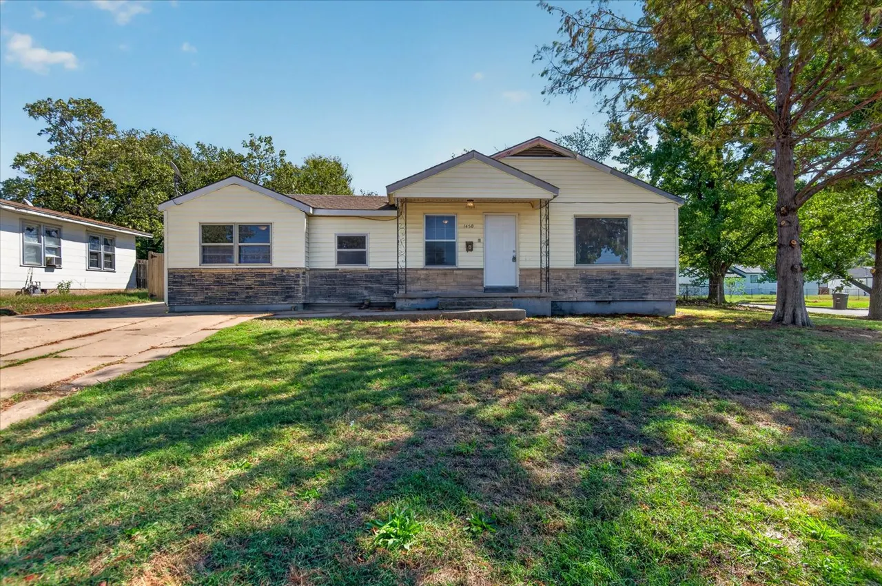 Front exterior — 1450 S Elm Avenue, Bartlesville, OK 74003