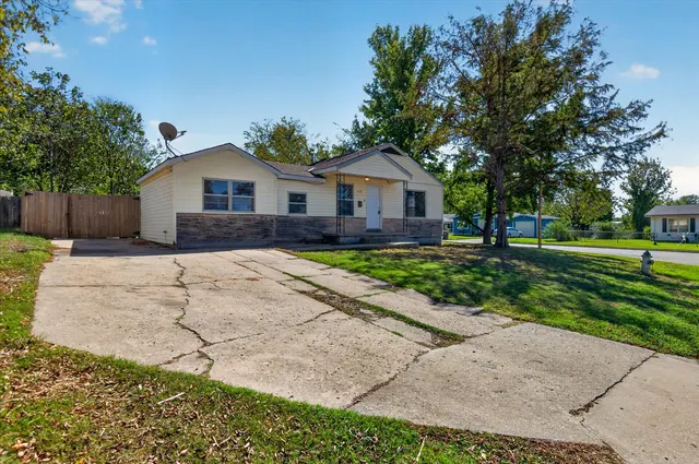 Photo 2 — 1450 S Elm Avenue, Bartlesville, OK 74003