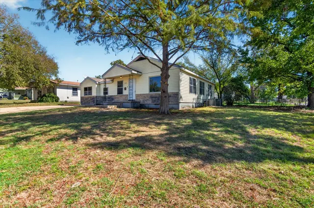 Photo 3 — 1450 S Elm Avenue, Bartlesville, OK 74003