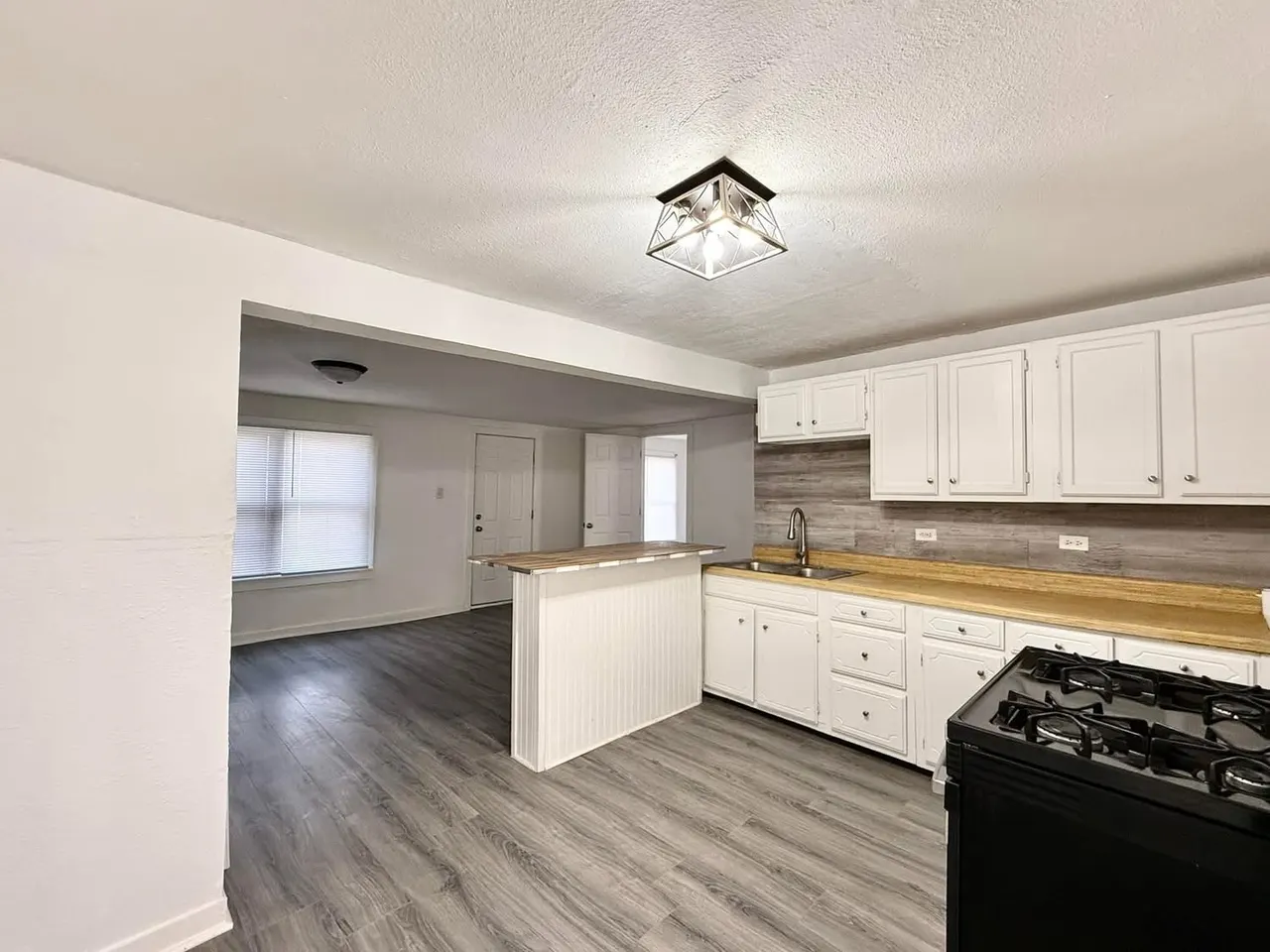Photo 4 — 35 NE Monroe NE, Ardmore, OK 73401