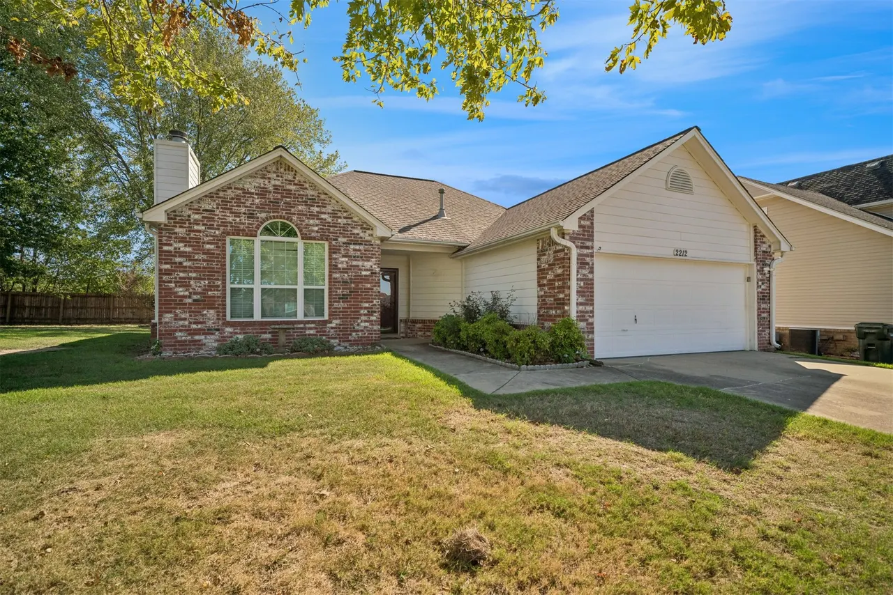 Photo 2 — 2212 SW Wolf Run Court, Claremore, OK 74019