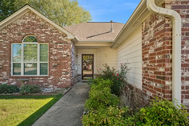 Photo 3 — 2212 SW Wolf Run Court, Claremore, OK 74019