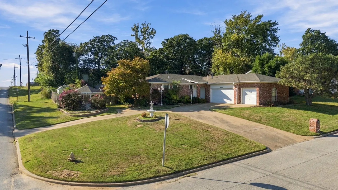 Photo 2 — 1000 Cedar Avenue, Sand Springs, OK 74063