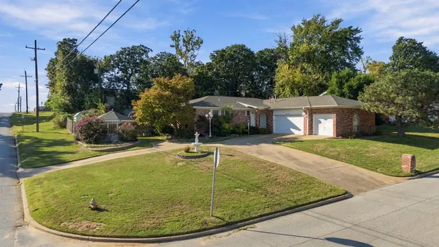 Photo 2 — 1000 Cedar Avenue, Sand Springs, OK 74063