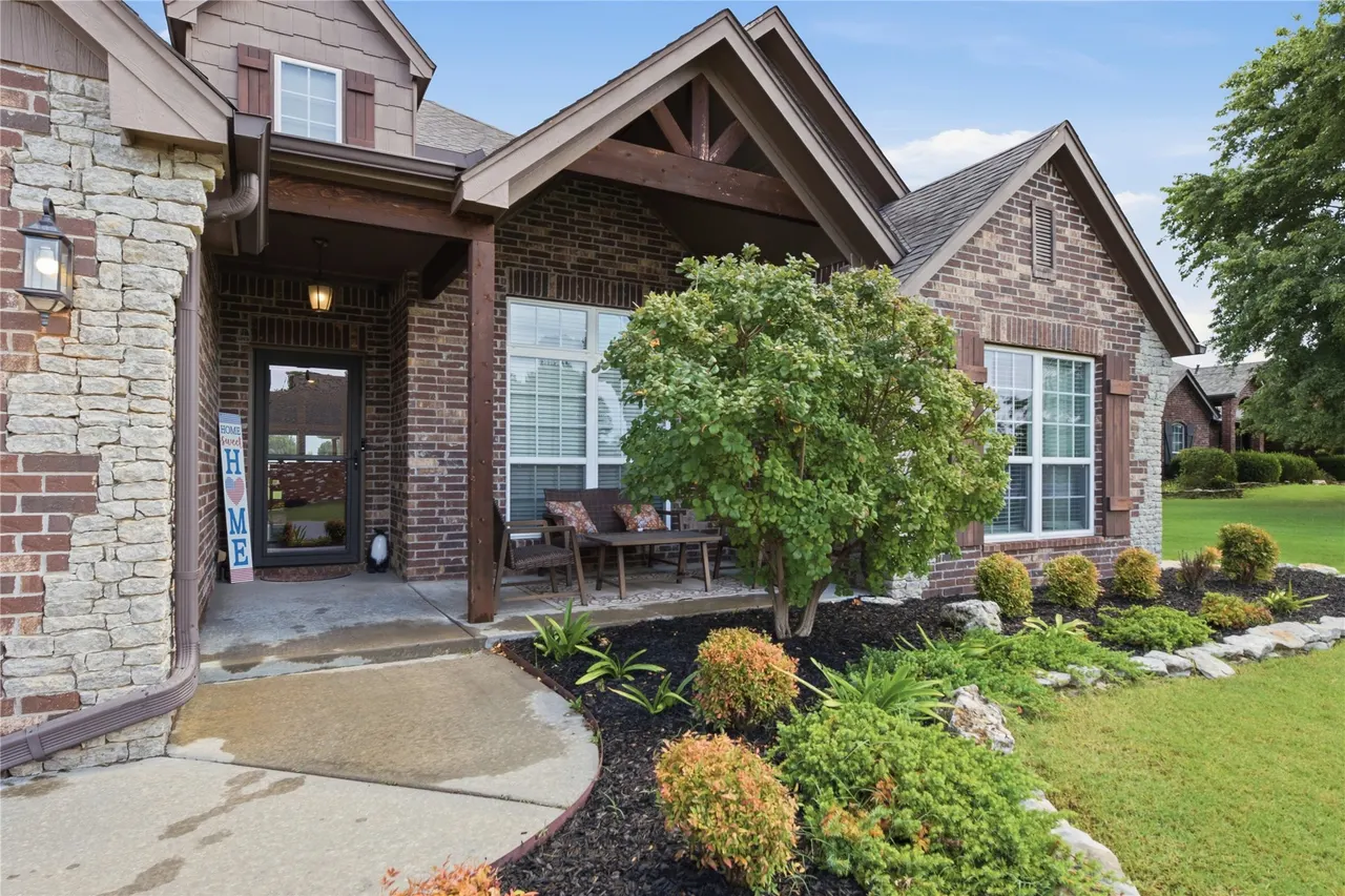 Front exterior — 6877 S 304th EastAvenue, Broken Arrow, OK 74014