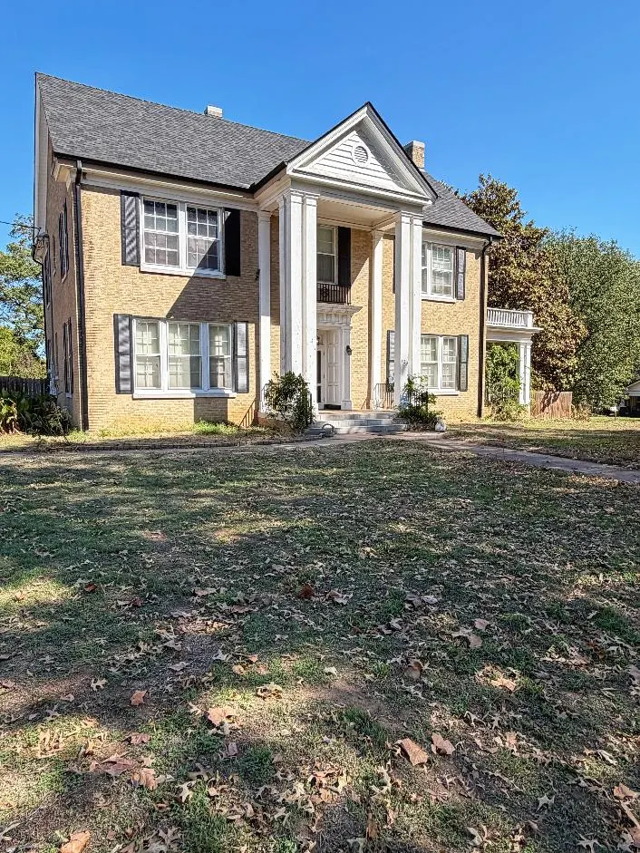 Front exterior — 420 E 10th, Holdenville, OK 74848