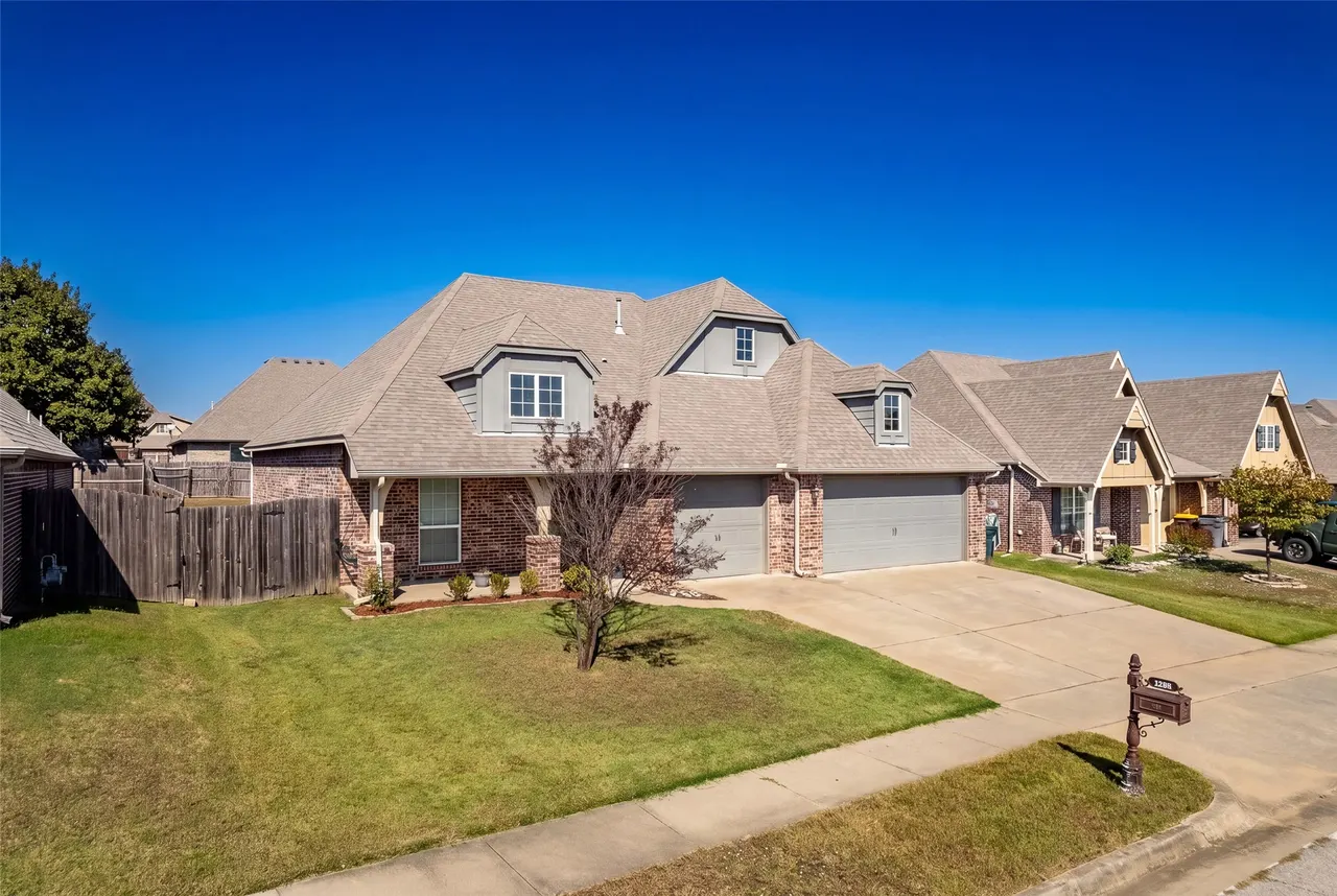 Photo 2 — 1923 E 134th Street S, Bixby, OK 74008