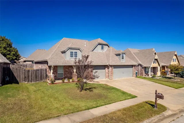 Photo 2 — 1923 E 134th Street S, Bixby, OK 74008