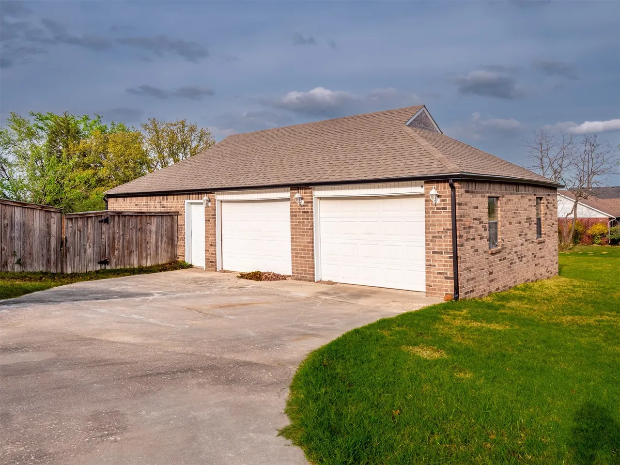 Photo 2 — 909 Fireside Estate, McAlester, OK 74501