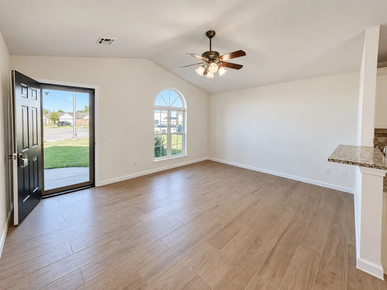 Photo 11 — 2101 Greenbrier Circle, Claremore, OK 74017
