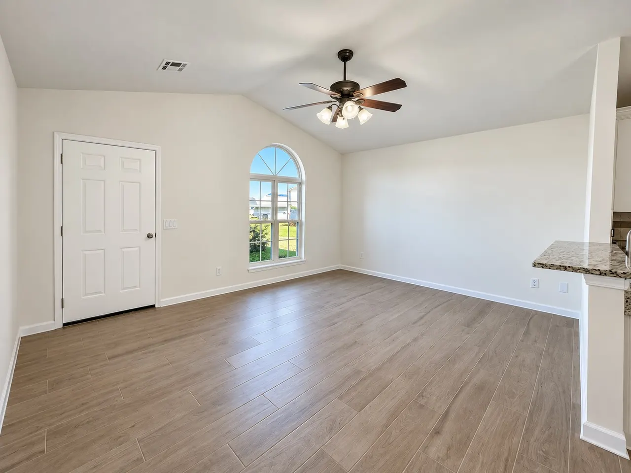 Photo 2 — 2101 Greenbrier Circle, Claremore, OK 74017