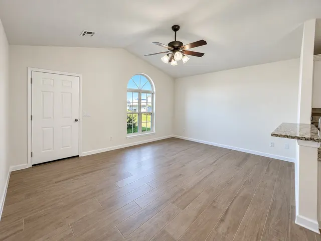 Photo 2 — 2101 Greenbrier Circle, Claremore, OK 74017