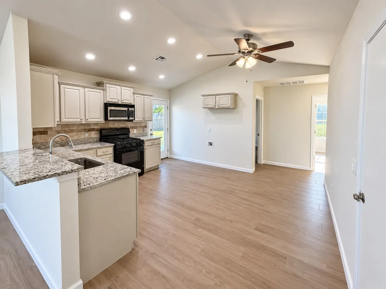 Photo 13 — 2101 Greenbrier Circle, Claremore, OK 74017