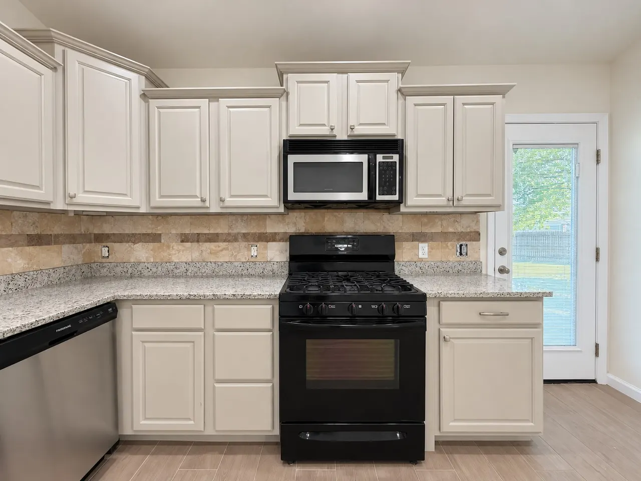 Photo 19 — 2101 Greenbrier Circle, Claremore, OK 74017
