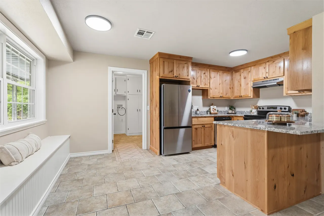 Photo 9 — 809 Pershing Drive W, Ardmore, OK 73401